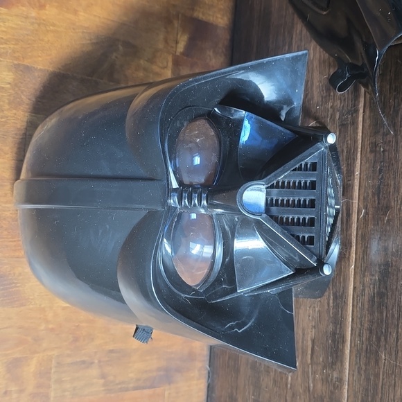 Darth Vader Deluxe Costume - Picture 2 of 5